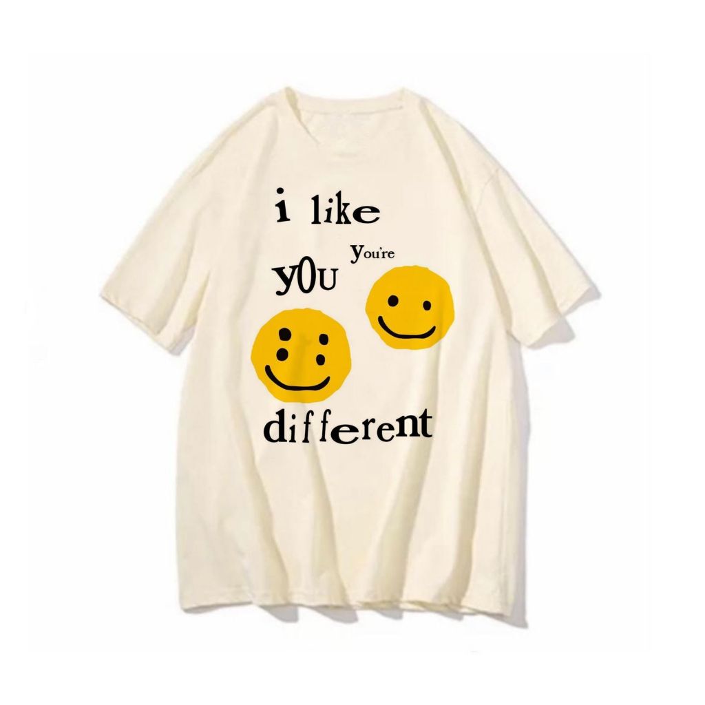 Camiseta Smile different blusa divertida feminina masculina desenho cartoon camisa colorida creme