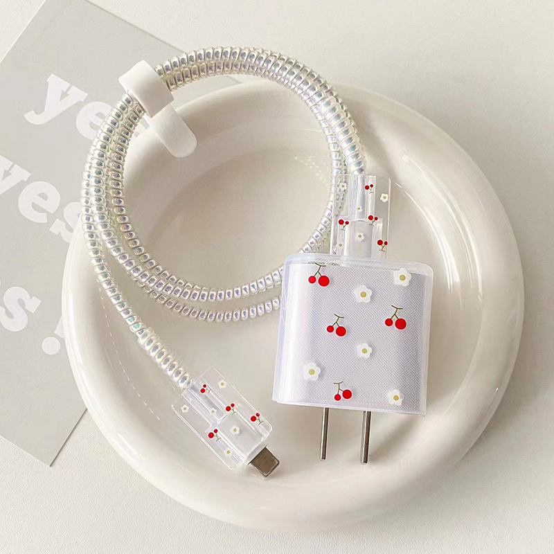 Conjunto de 5 peças para proteção de carregadores de 20w e 18w, com capa e cabo de dados. Design feminino de cereja.