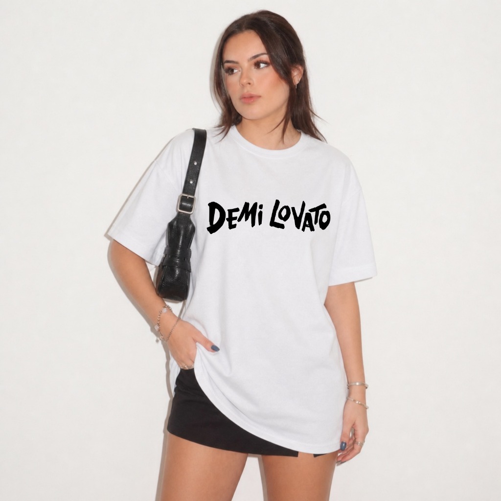 Camiseta Oversized Feminina Demi Lovato Estampa Nome 100% Algodão Fan Merch Streetwear