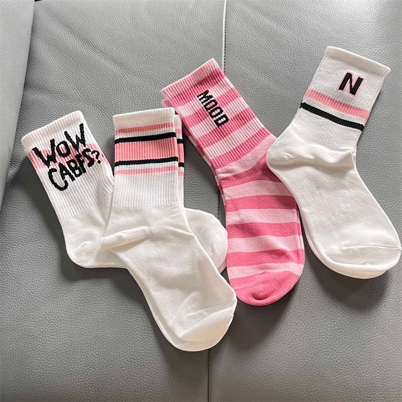 Meias Estilo Preppy Preppy Ladies Pink Letters Meias Estilo Mid-Tube Casual Sports Cute Wear Style