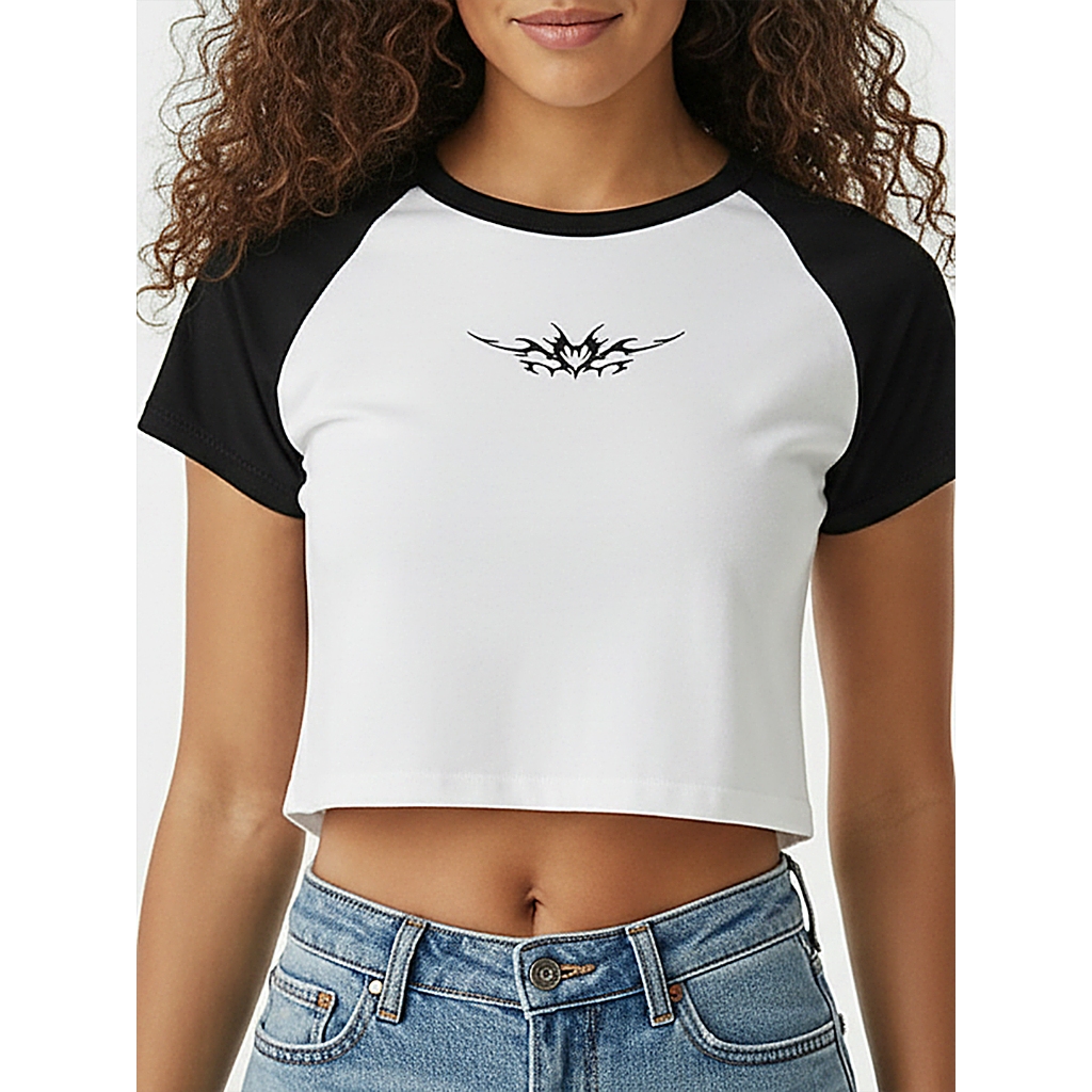 Blusa Cropped Raglan Gráfica Coração Tribal Coração