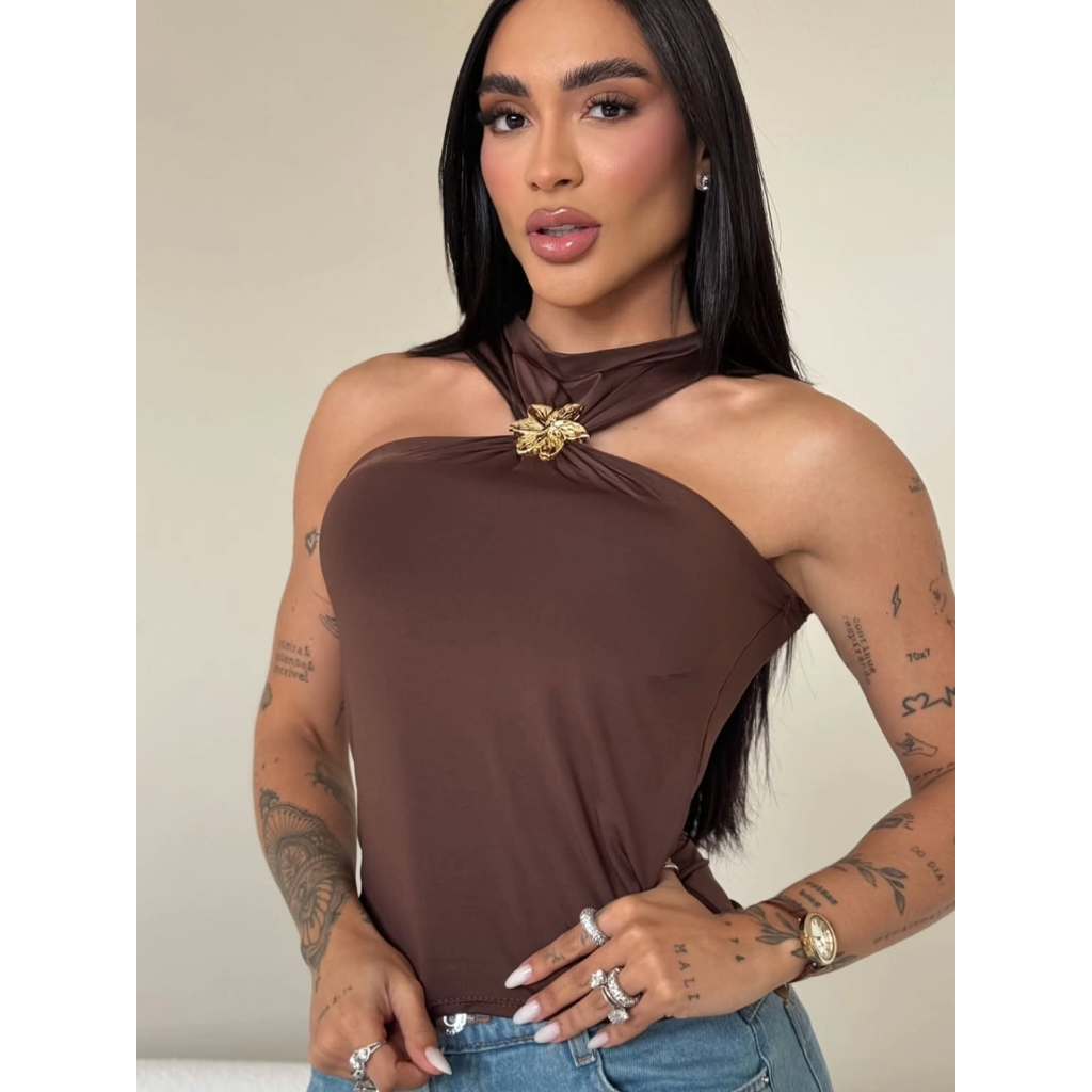 Blusa Feminina Halter Neck com Detalhe em Flor Dourada