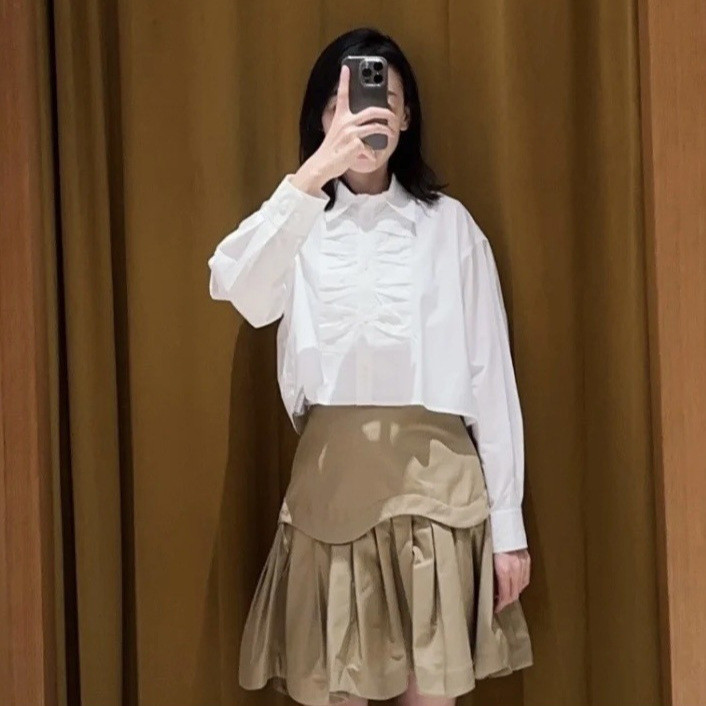 W2TP Early autumn new collection: elegant, pleated, ruffled, long-sleeved, short white shirt with a collar