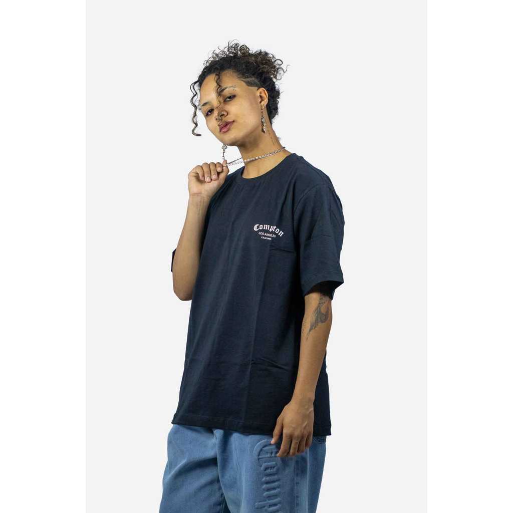Camiseta Compton Oversized Los Angeles Flag Preta