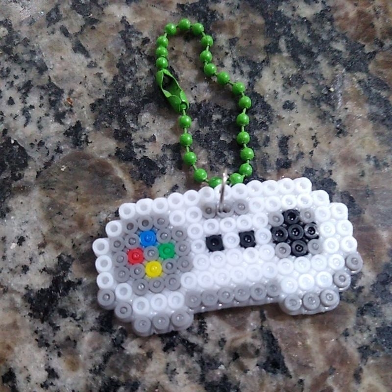 Chaveiro de Controle Super Nintendo 🎮 de hama beads/pixel art/pixel arte feito artesanalmente