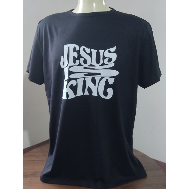 Camiseta Masculina com frase Jesus is King