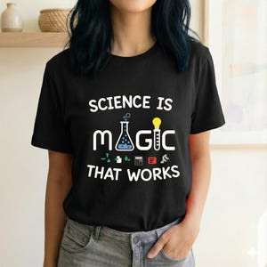 Camiseta Masculina Feminina Oversized Estampa Frase Science Is Magic That Works Tubos de Laboratório T-shirt