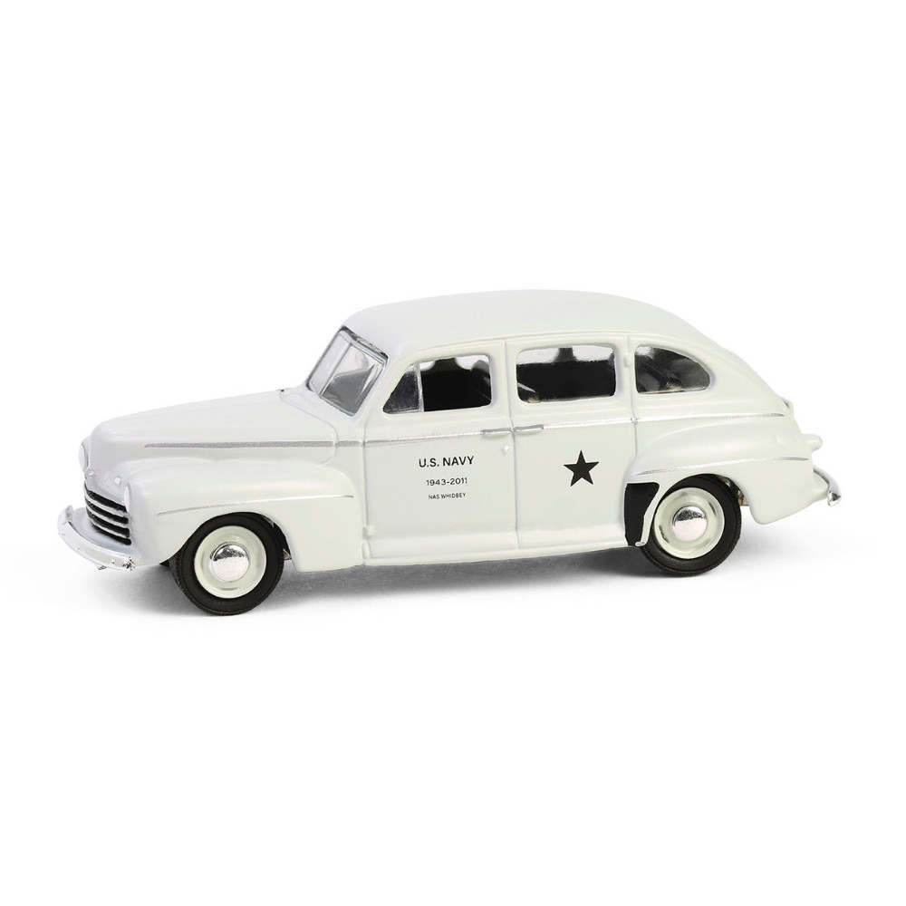 Miniatura Ford Fordor Super Deluxe 1946 - US Navy Staff Car - Battalion 64 Série 5 - Greenlight - 1:64