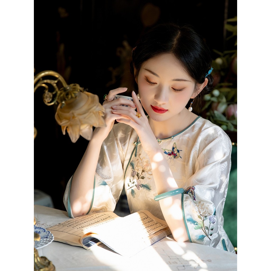 Marcas de fragrâncias para imersão na lua 丨 Battalion estilo Yicheng 丨 Primavera outono chinês retrô feito à mão abotoad