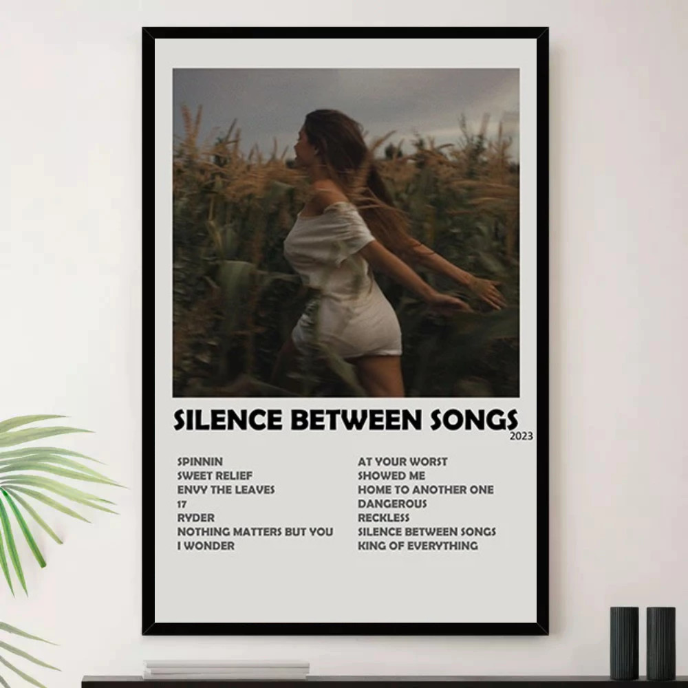 Quadro Decorativo Placa Música Internacional Madison Beer Pop e Dance Pop com Moldura