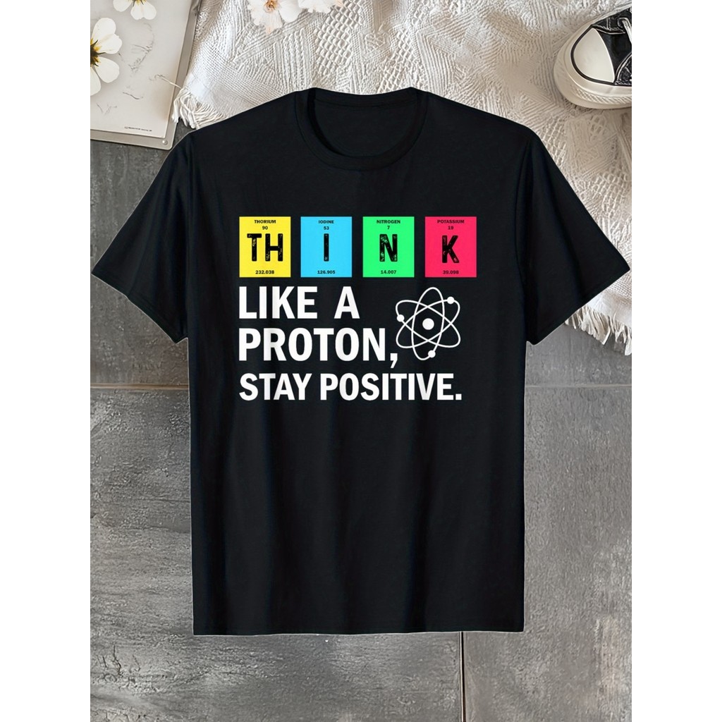 Camiseta 2026 T-shirt Funny Science Proton Stay Positive Atomic Humor Physics Casual Confortável Divertida Estilosa Verã