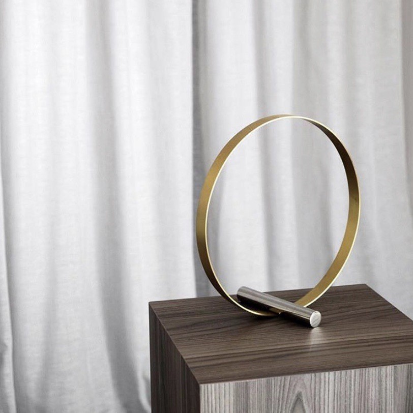 WQKW Modern minimalist metal Q Round ring ornament Bottle-shaped resin tabletop decoration for living room coffee table,
