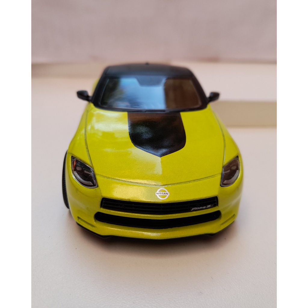 Miniatura Nissan Fairlady Z Customized Verde Onix 2023 Kinsmart 1/36 Metal e Fricção