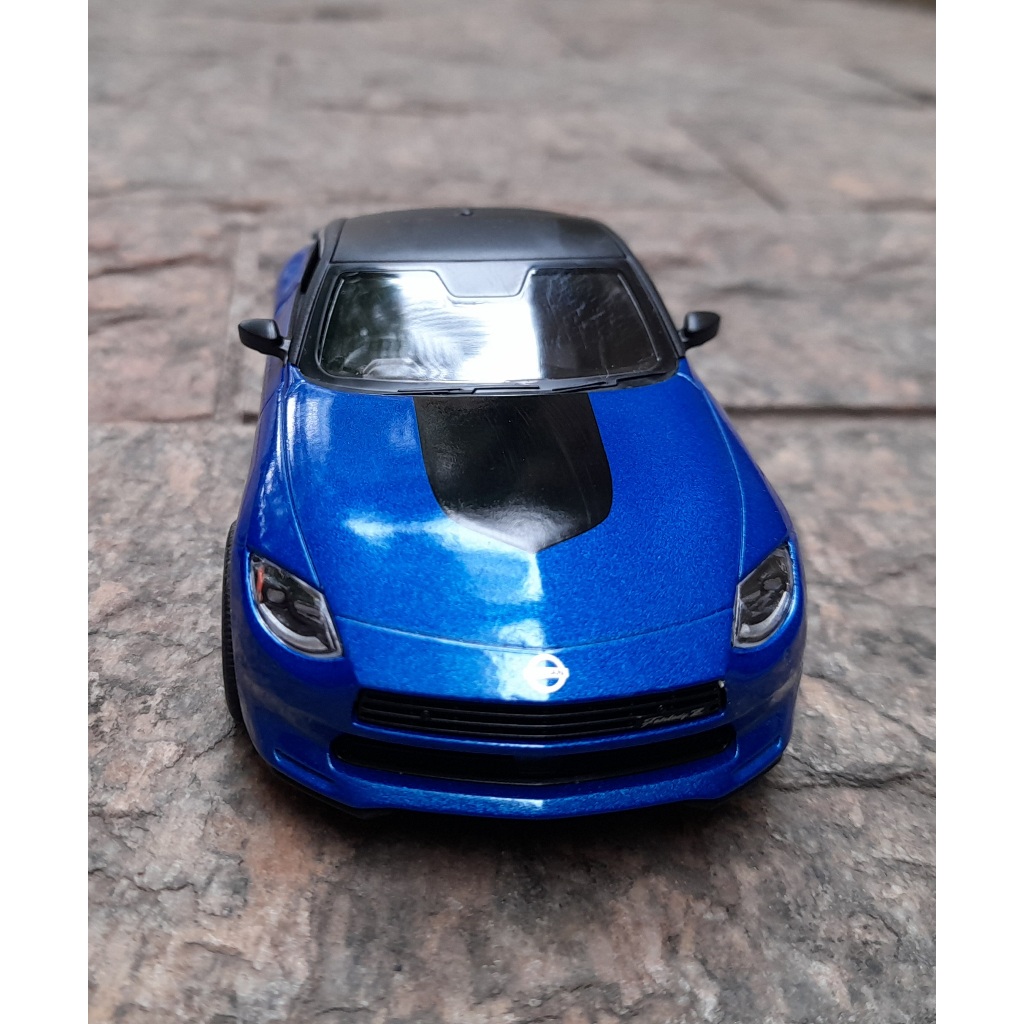 Miniatura Nissan Fairlady Z Customized Azul 2023 Kinsmart 1/36 Metal e Fricção