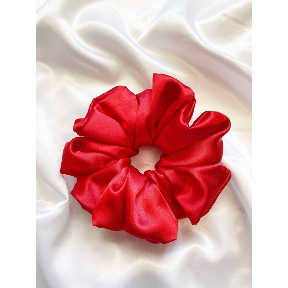 Kit com 10 Scrunchies Vermelhos em Cetim – Estilo e Conforto para o Seu Dia a Dia