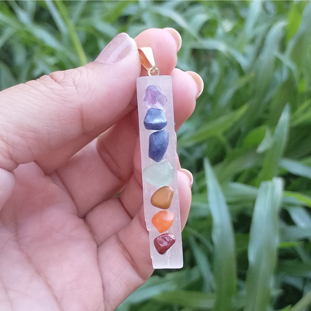 Pingente Selenita Branca + Pedras Sete Chakras - Pedra Natural - Limpeza - Equilíbrio - Purificação