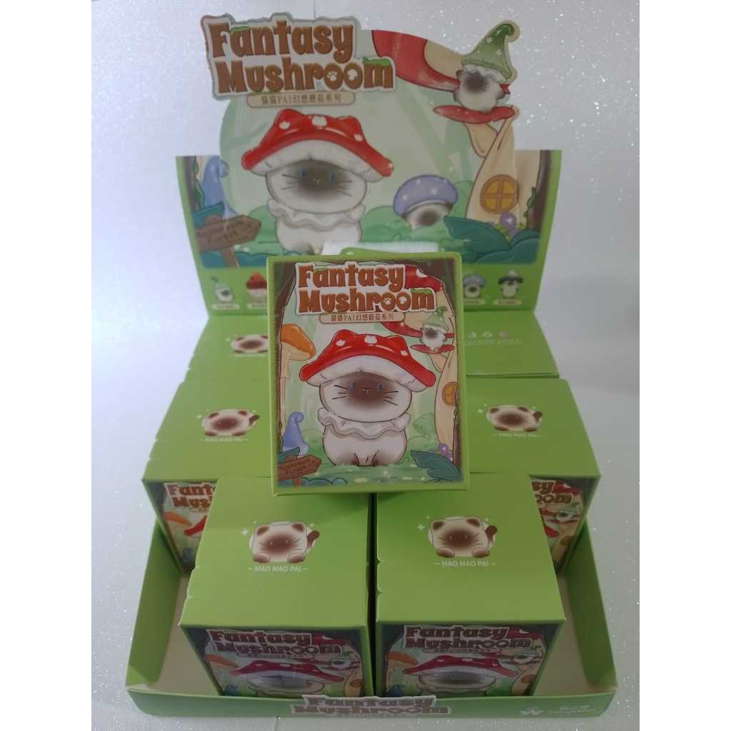 Duas blind boxes (caixinha surpresa) com mini figures de gatinhos cogumelos (