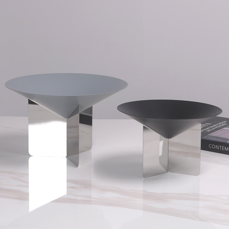 Simple modern creative metal funnel-shaped fruit tray storage tray for living room coffee table and dining room tabletop