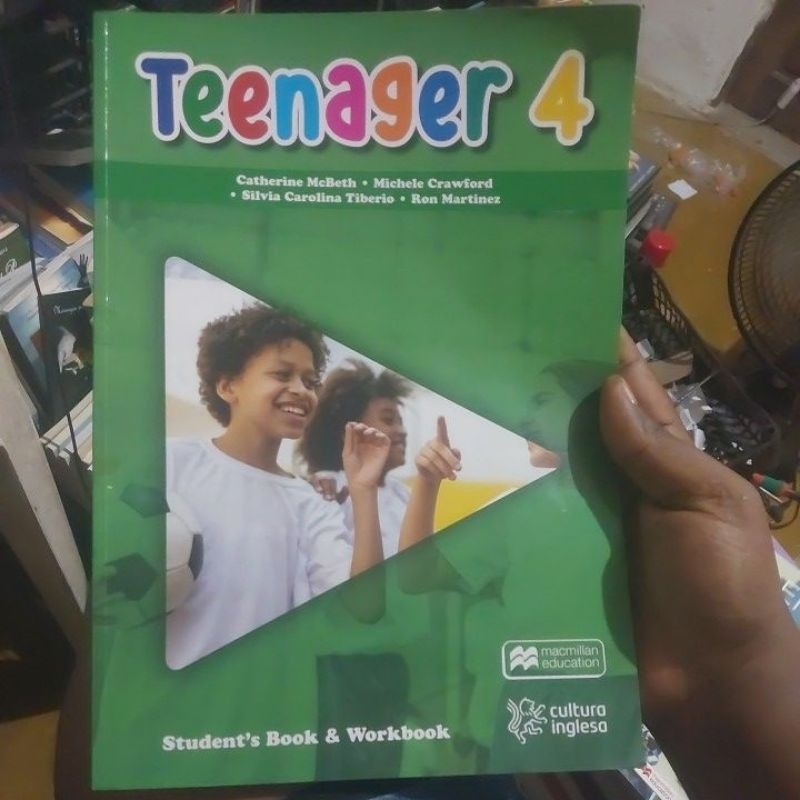 Livro - Teenager 4 - Student's Book & Workbook - Catherine McBeth Michele Crawford Silvia Carolina Tibério Ron Martinez