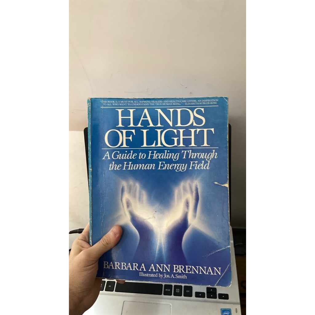 Hands Of Light: a Guide To Helaing Through The Human Energy Field autor Barabara Ann Brennan