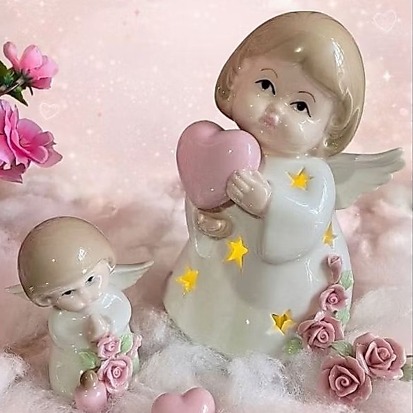 Luminária Anjo LED em Porcelana – Luz Noturna Decorativa com Coração | Presente Delicado