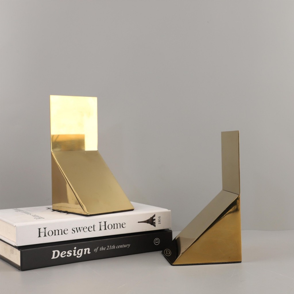 Modern minimalist metal triangular bookends and book supports, desktop ornaments for living room, bedroom, study, hotel,