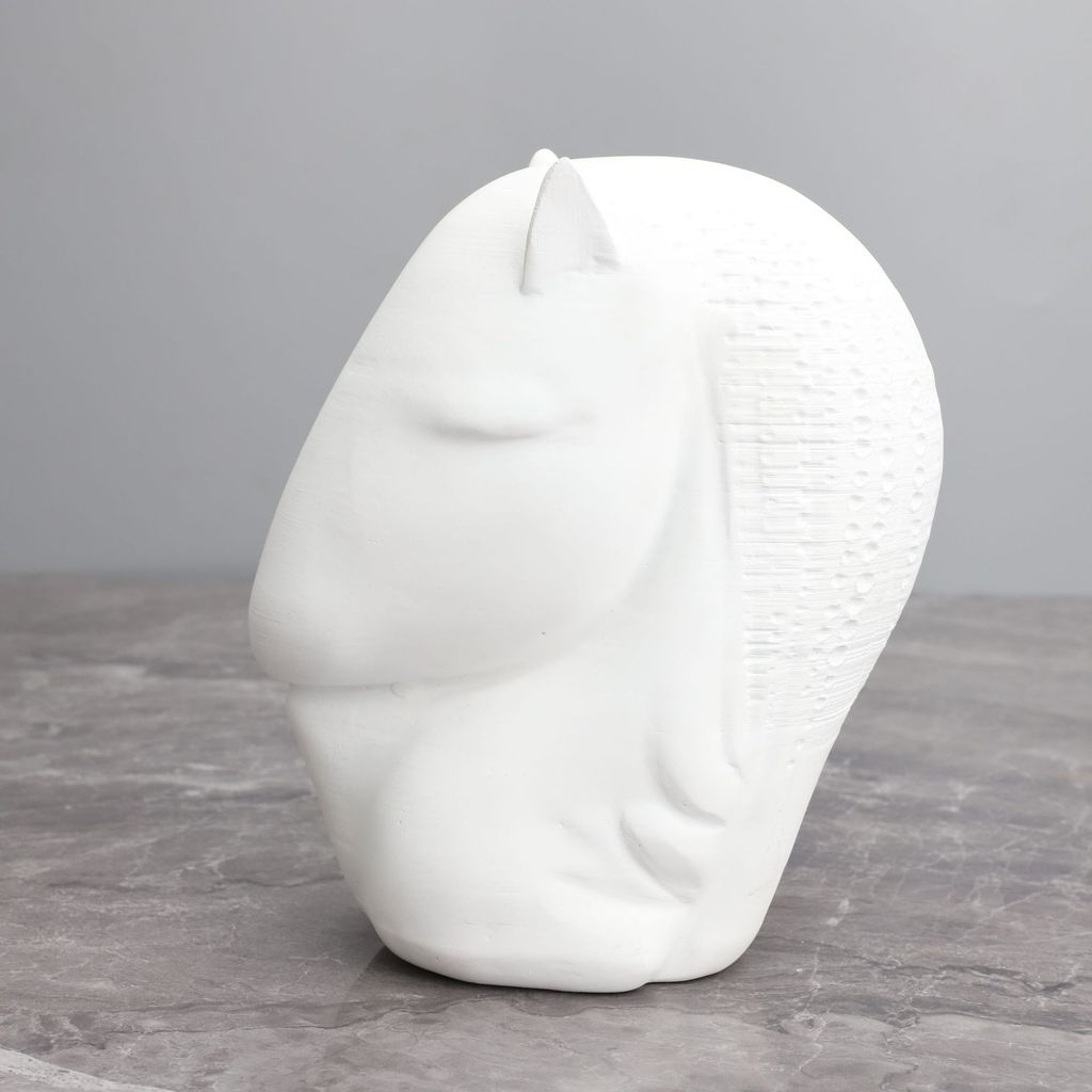 Modern minimalist white horse sculpture resin ornament for model homes, sales offices, home entrance, and study rooms, c