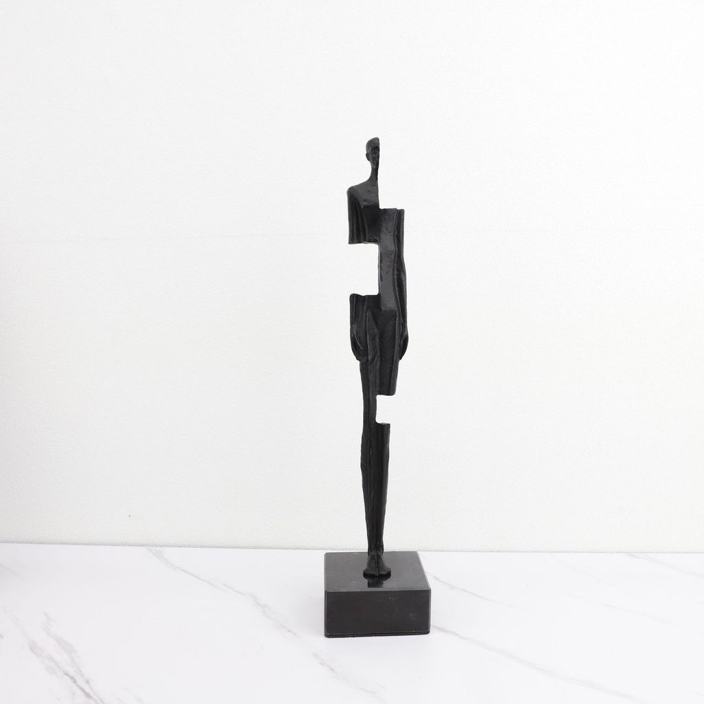 Nordic minimalist creative black cast iron figure model home TV cabinet study living room dining room tabletop entrance