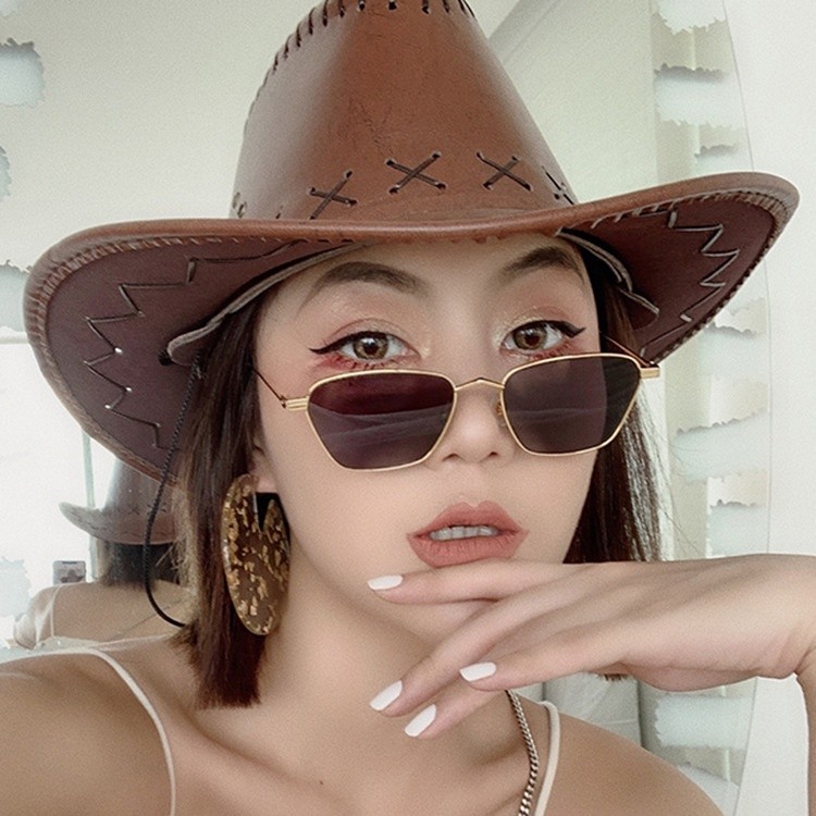 Óculos De Sol Irregulares De Metal De Armação Pequena Femininos 2021 Luxury Designer Shades Vintage Square Glasses UV400
