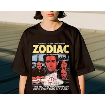 Camiseta Masculina Estampa Zodiac Moderna Atemporal Estilosa Tema Séries de TV Casual
