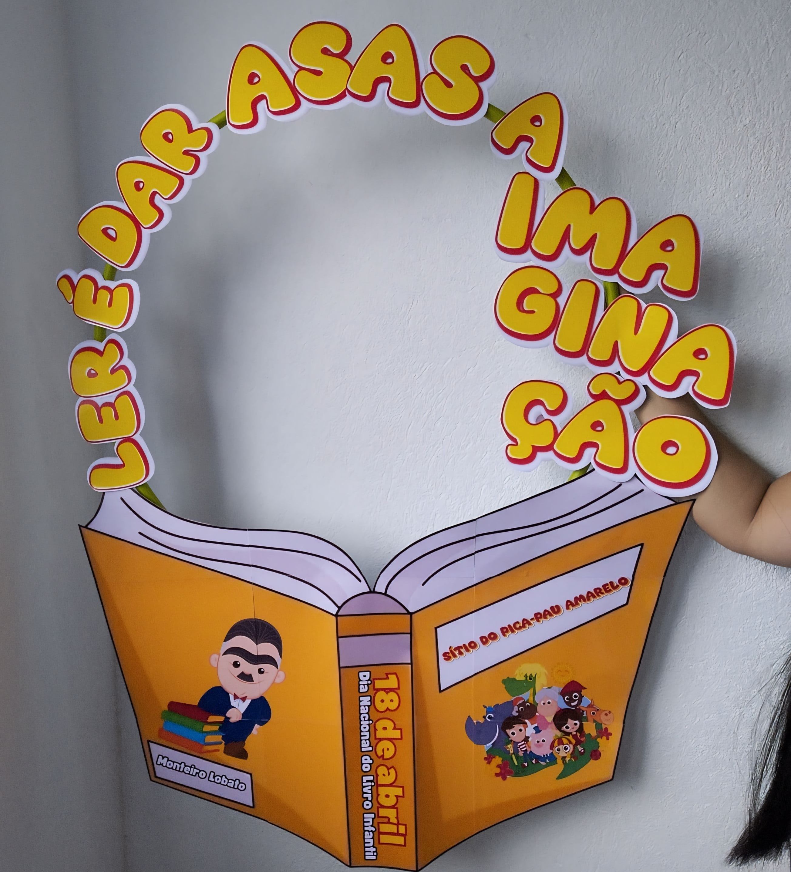 Decoração para fotos Dia Nacional do Livro Infantil
