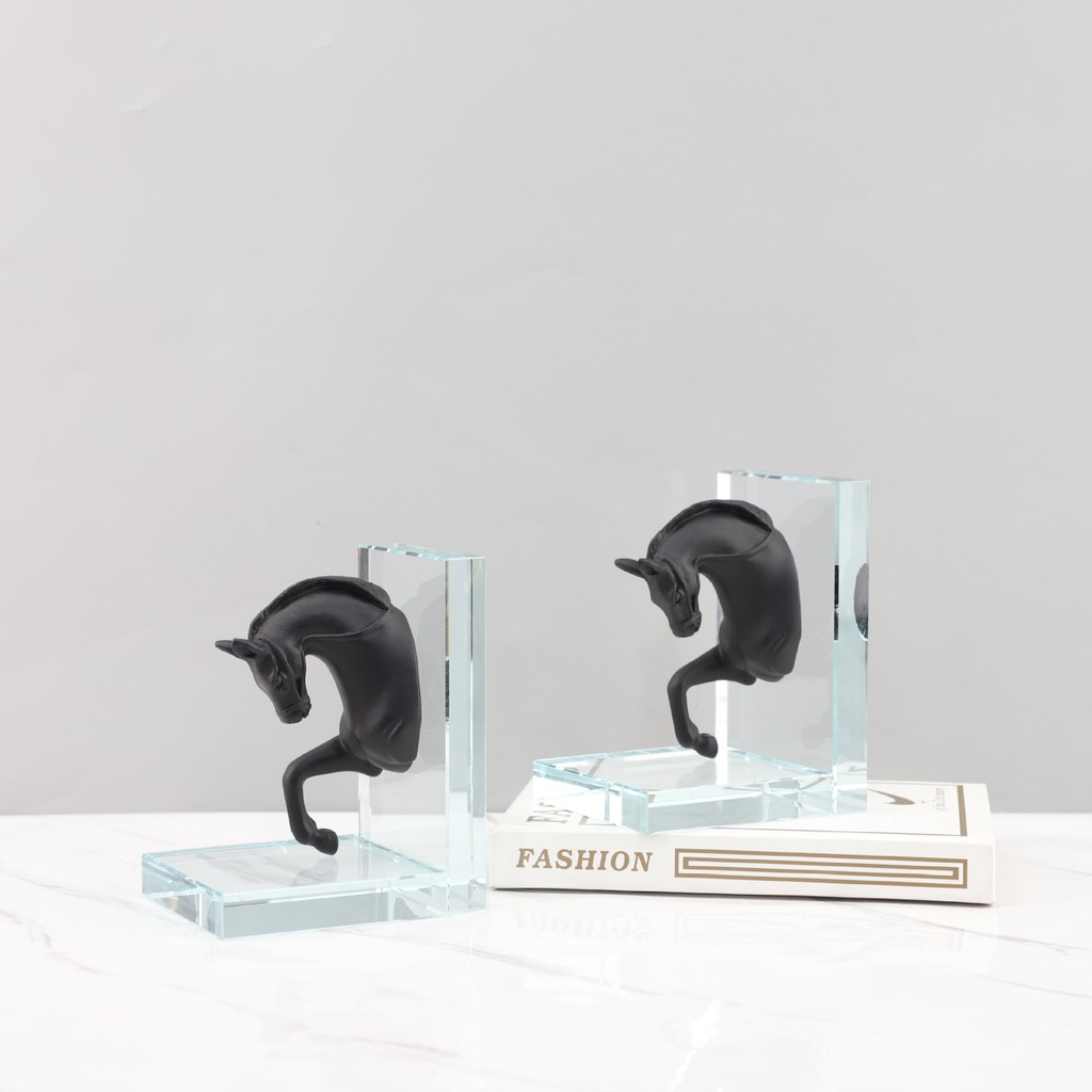 YGUJ Nordic-style, light luxury resin horse head crystal bookends, decorative pieces for living rooms, studies, hallways