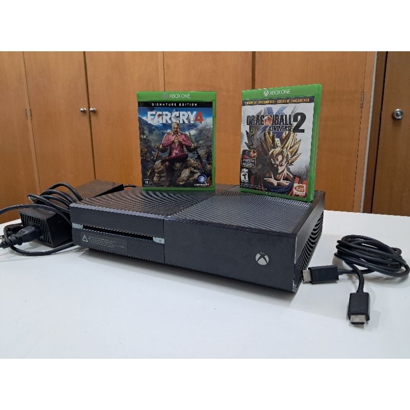 Video Game Xbox One 500GB FAT - 2 Jogos Xbox One Aleatórios - Bluetooth Original - Somente Console