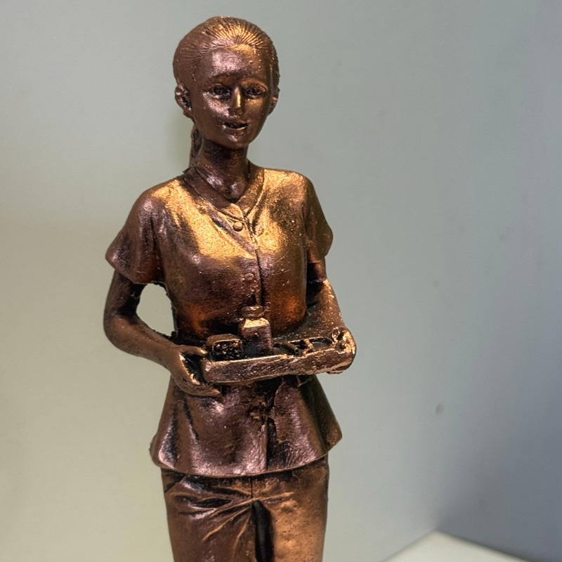 Estatua Estatueta Profissão ENFERMEIRA Enfermagem - Gesso Design Interiores Medicina Saúde Decoração