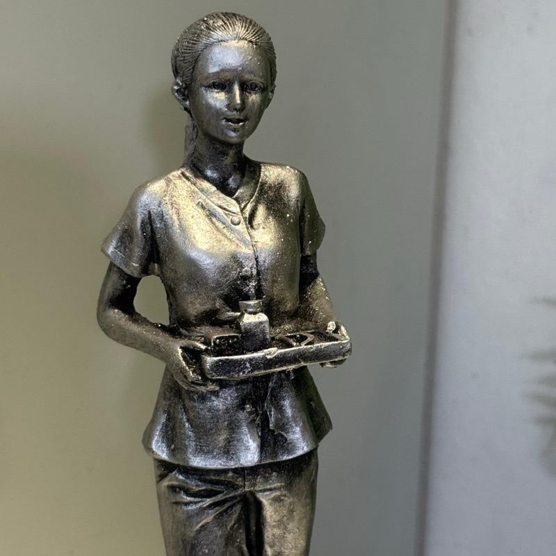 Estatua Estatueta Profissão ENFERMEIRA Enfermagem - Gesso Design Interiores Medicina Saúde Decoração