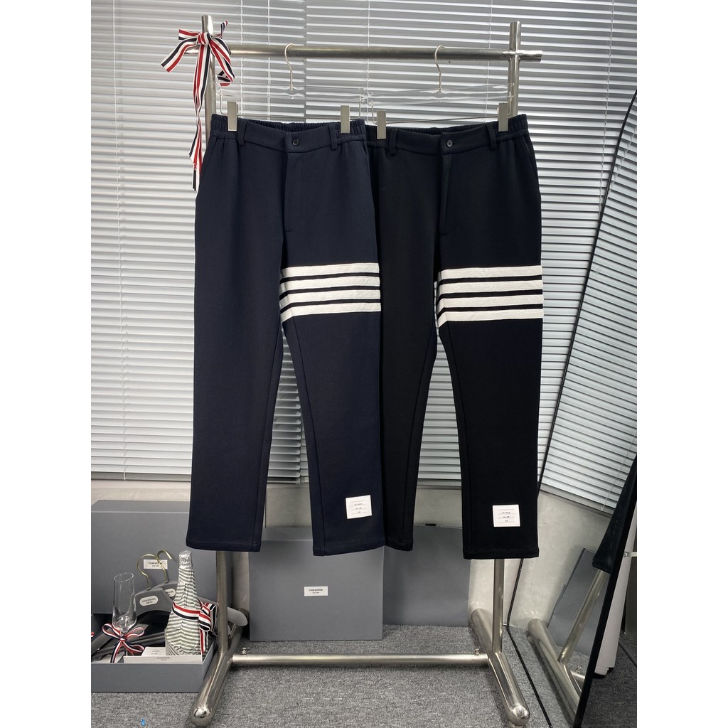 MP4Q 23New classic four-stripe casual and business-style trousers, available in unisex designs