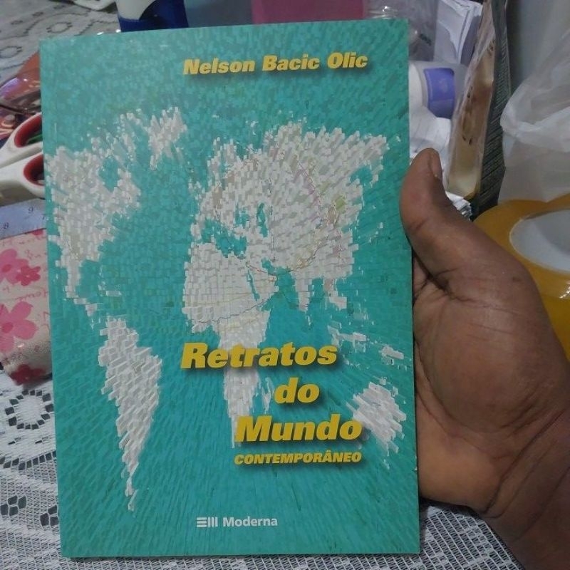 Livro - Retratos do Mundo Contemporâneo - Nelson Bacic Olic