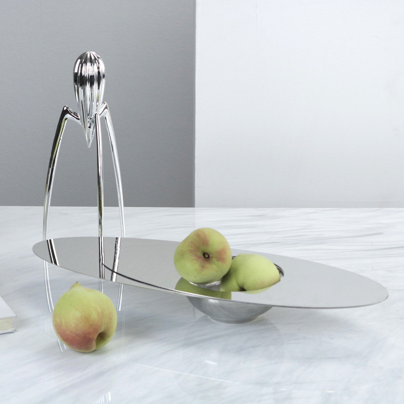 Modern minimalist silver octopus alien juicer ornament for model homes, dining rooms, kitchens, and living rooms