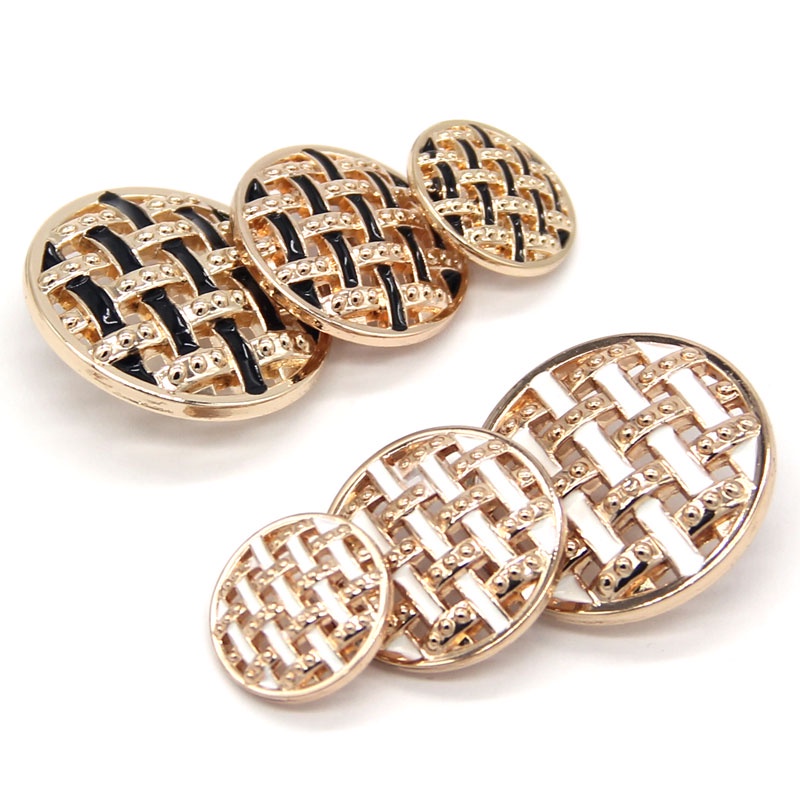 6pçs / conjunto 15 / 20 / 25mm Listras Ocas Grandes Botões de Metal Dourado para Roupas Feminina Sweater Cardigan Decorações de Costura