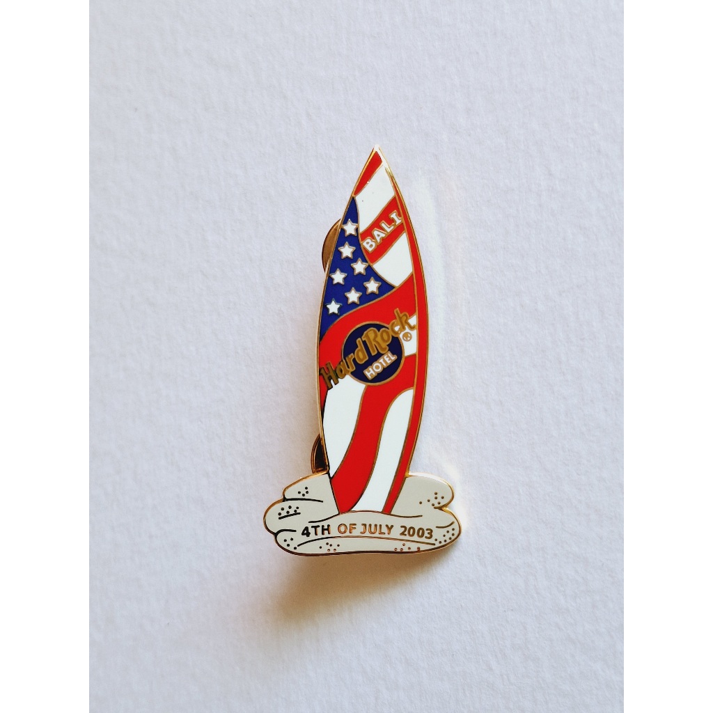 Pin / Broche - Hard Rock Cafe Hotel - Bali, Indonesia - 4th of July 2003 Surfboard with American Flag Colors