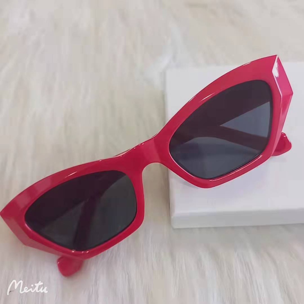 Óculos de sol femininos Mulher de moda Fashion Model Hollow Out Gaya Retro