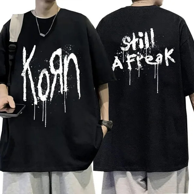 Camiseta Masculina Letras Gráficas Kosh e Still A Freak Moderna Estilosa Confortável Tendência