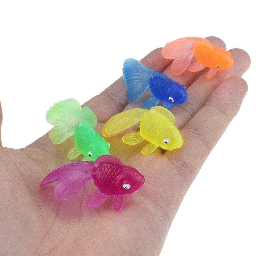 10pcs/lote Adicionar à Lista de Compras Modelo de Peixe Dourado de Borracha Macia Colorida Brinquedos Pequenos UF8T