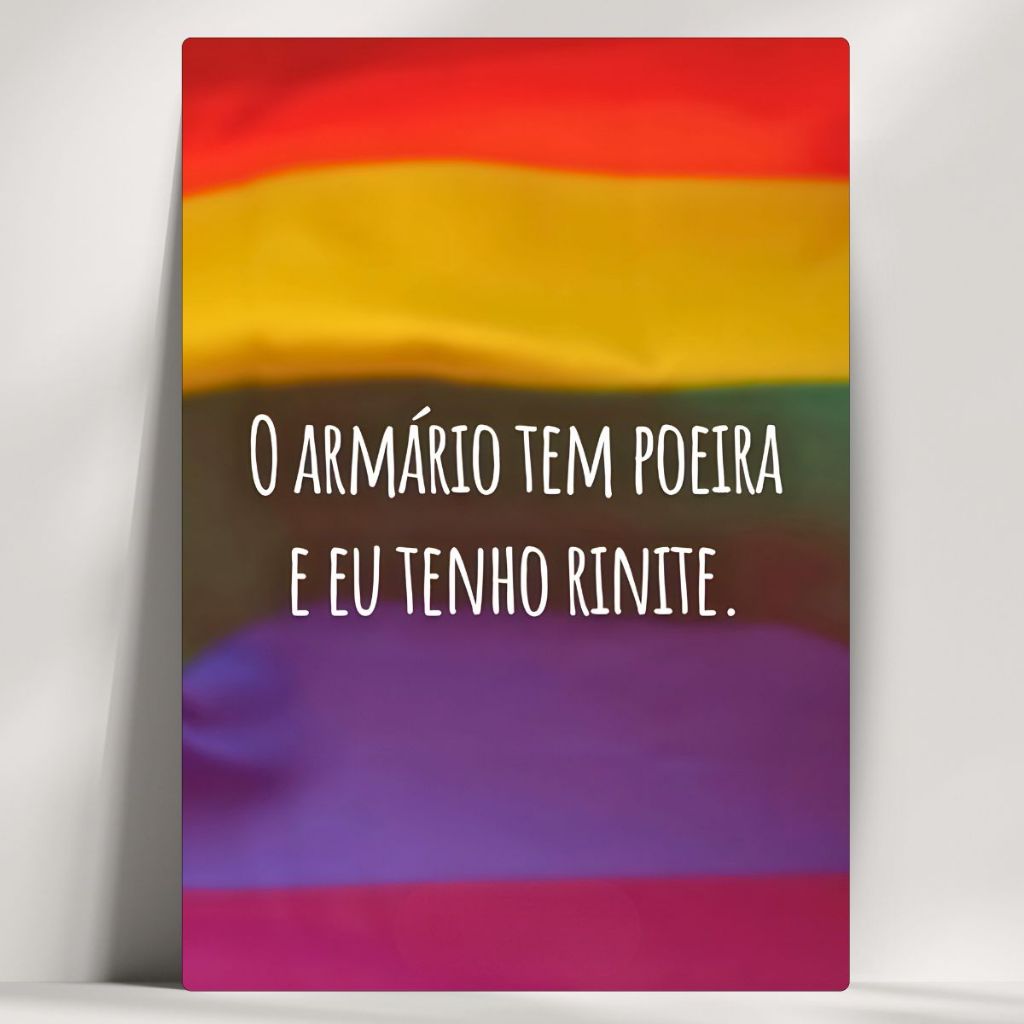 Quadros Decorativos Frases LGBT+ - O Armário Tem Poeira - Em Mdf - com Fita Adesiva - Envio Imediato