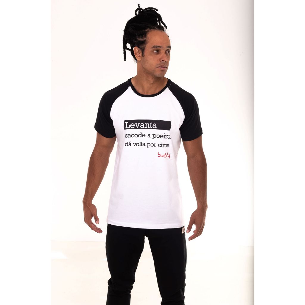 Camiseta Masculina Estampada Frase Sacode a Poeira