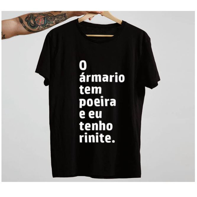 Camiseta O armário tem poeira e eu tenho rinite LGBT Unissex