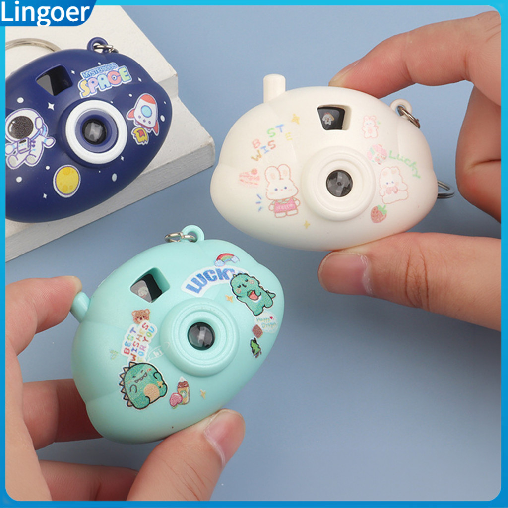 Mini Cartoon Camera Keychain with Slide Projector Light – Fun Kids Toy Pendant for Bags Backpacks Perfect Gift Grab Ma