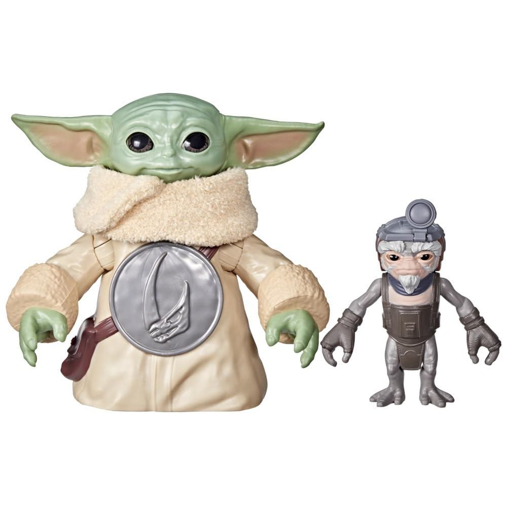 Hasbro STAR WARS Grogu Hugging 6.5-Inch Electronic Action Figure, Interactive Toy, Star Wars / The Mandalorian and Grogu