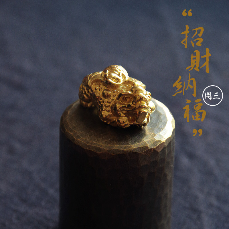 [Lucky Fortune] <Golden Toad} Peça de alça Lucky Play Piece Chá Pet Retro Estilo Chinês Pingente Pequenos Ornamentos
