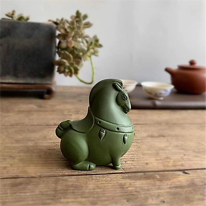 Minério cru feito à mão areia roxa lama verde Tangma cavalo verde código verde zodíaco cavalo chá Pet escultura ornament